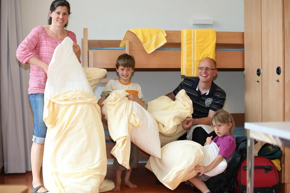 Jugendherberge Stuttgart Neckarpark Hostel