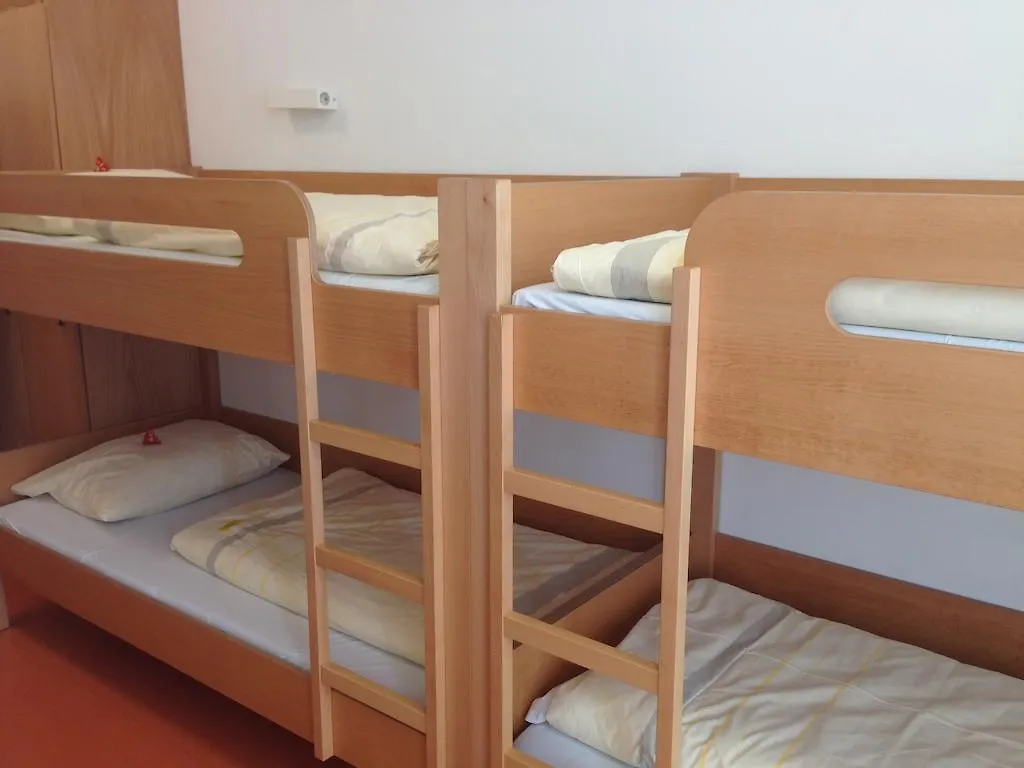 Hostel Jugendherberge Stuttgart Neckarpark Deutschland