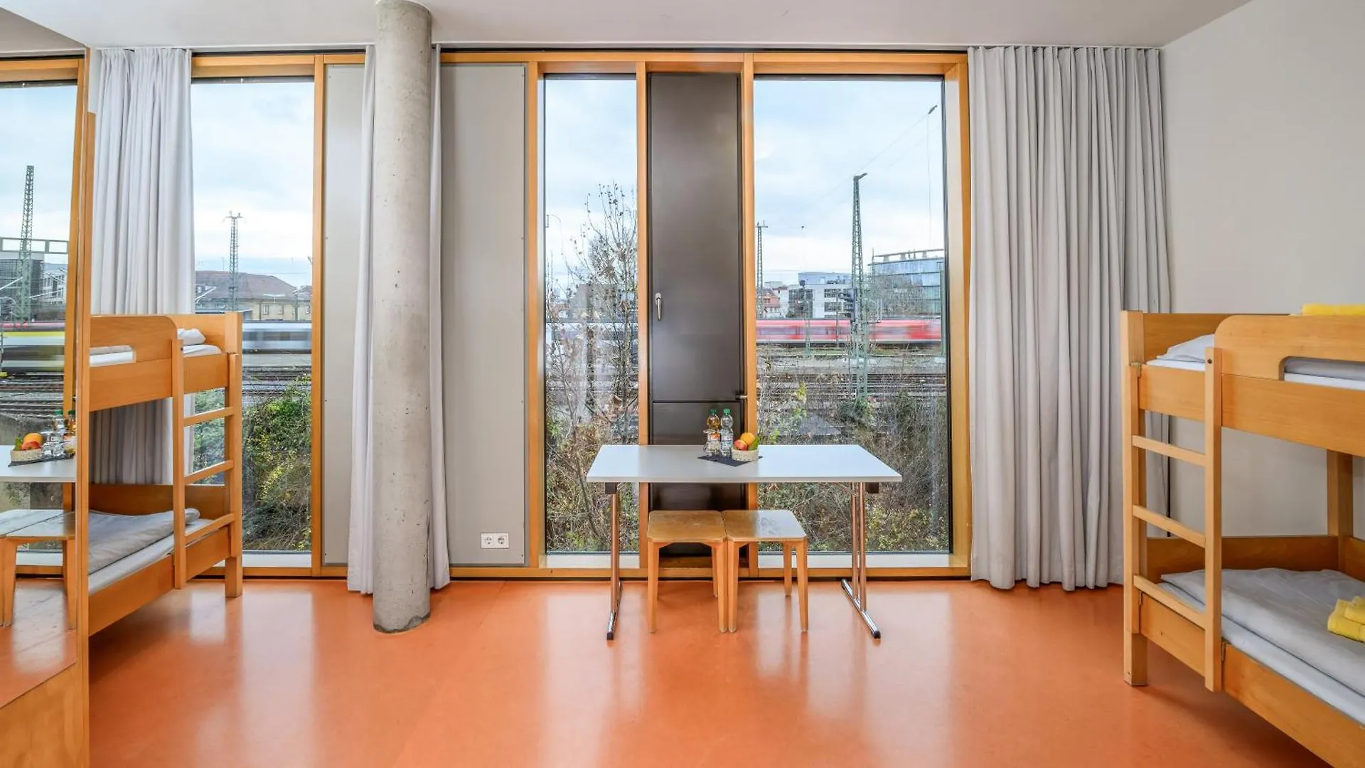 Jugendherberge Stuttgart Neckarpark Хостел
