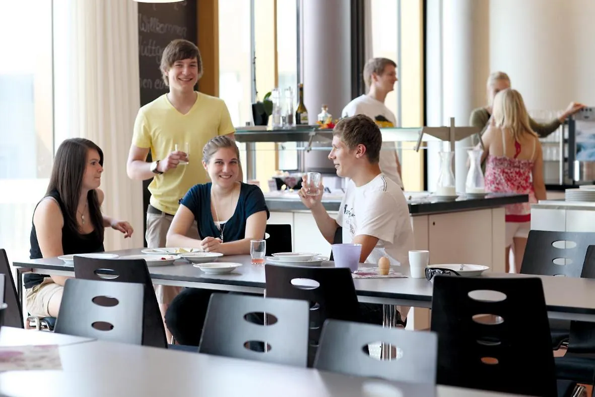 Jugendherberge Stuttgart Neckarpark Hostal